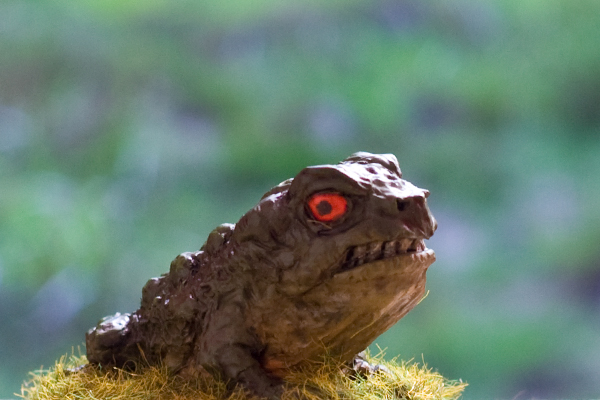 figurine grenouille géante