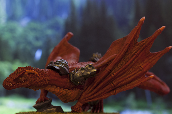 figurine dragon de combat en armure, miniature dragon