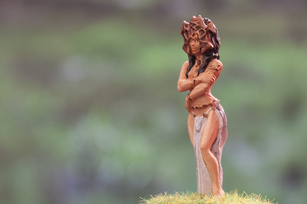 figurine guerrière nue